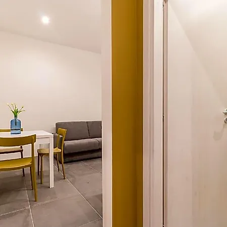 Elegante Vicino Stazione - Gold ホテル 3*