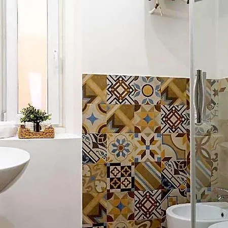 Elegante Vicino Stazione - Gold ホテル