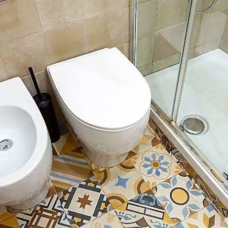 Elegante Vicino Stazione - Gold ホテル 3*
